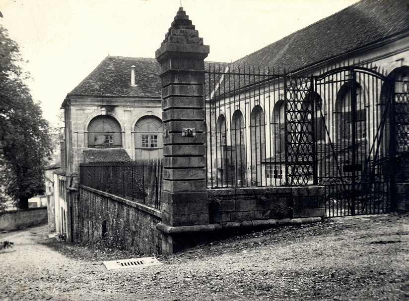 HB 36. Les anciennes écuries compressed